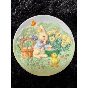 1996 Hallmark Keepsake Collectors Plate "Keeping A Secret" Hand-Painted